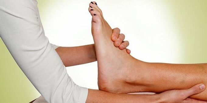 Massaggio per curare l'artrosi della caviglia
